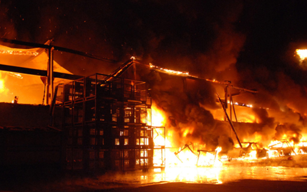 NÖ: Großbrand in Kunststoff-Fabrik