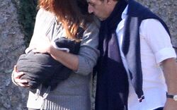 Bruni & Sarkozy: Spaziergang mit Baby