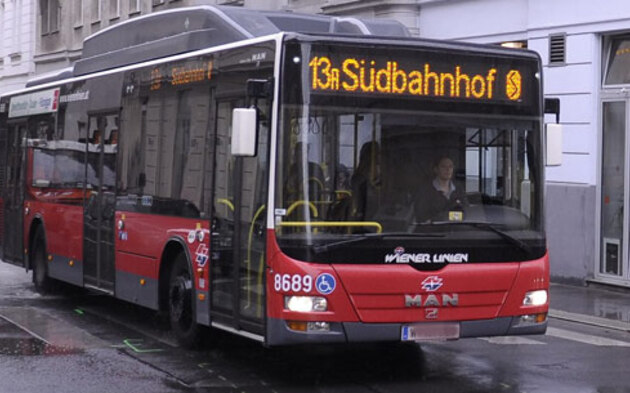 Linien-Bus 13A in Wien 