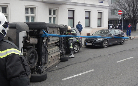 Spektakulärer Auto-Unfall in Wien-Brigittenau