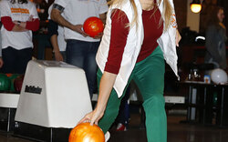 Strike! Maxima & Willem sportlich beim Bowlen