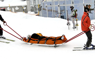 51-jähriger Skifahrer stürzt in Gebirgsbach – tot