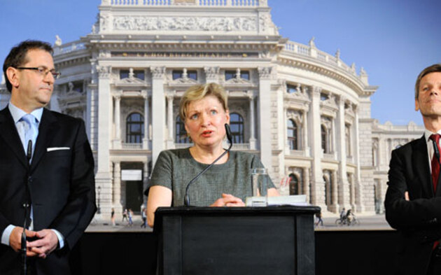 Burgtheater:  Karin Bergmann folgt interimistisch Hartmann nach