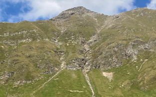 70-Jähriger stürzt bei Bergtour 300 Meter ab - tot