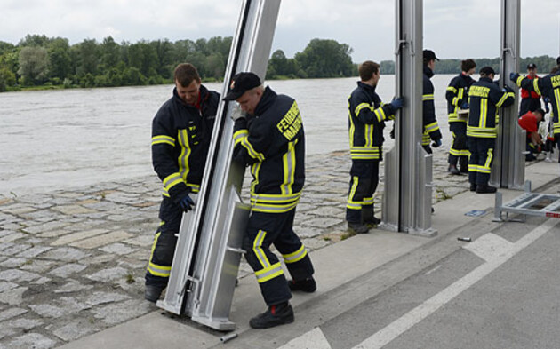 Hochwasser in Österreich - Zwei Vermisste 