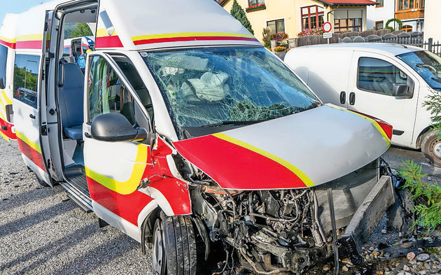 Opa schoss Rettung ab Ternitz Unfall fünf Verletzte