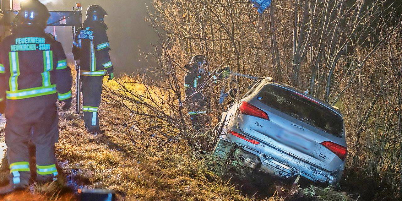 Wollte Freundin nach Hause fahren: Enkel (14) schrottet Opas Audi auf A2