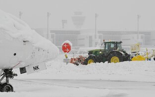 Münchner Flughafen nahm nach Eisregen Betrieb wieder auf