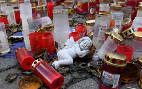 Kerzen entfernt: Gedenkstein für Opfer des Wien-Terrors