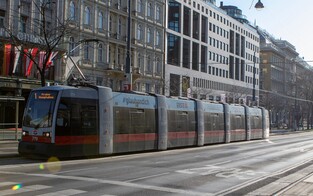 Fußgänger von Wiener Straßenbahn erfasst