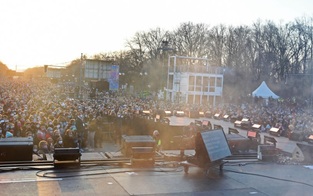 Demo-Konzert in Berlin: 15.000 Besucher*innen