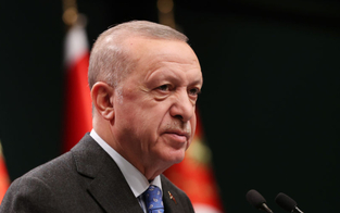 Erdogan fordert Putin zu "ehrenvollem Abzug" auf