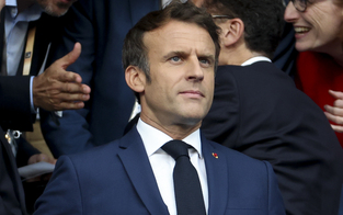 Frankreichs Regierung übersteht Misstrauensvotum knapp