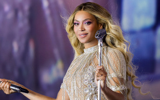 Beyoncé kündigt bei Super Bowl neues Album "Act II"  an