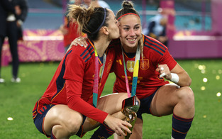 Spaniens Weltmeister-Ladies werden nach Titel zu Cash-Kaiserinnen
