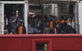 Heer soll kommen: Rekordzahl von Migranten auf Lampedusa eingetroffen
