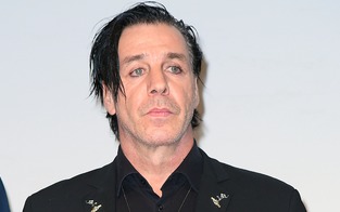 Rammstein-Sänger Lindemann kündigt rechtliche Schritte an