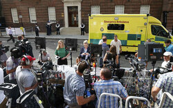 Reporter & Royal-Fans drängen vors Spital