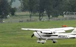 Wels: Kleinflugzeug notgelandet