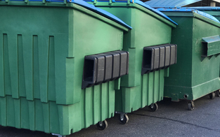 Schlafender Bub stirbt bei Müllcontainer-Leerung