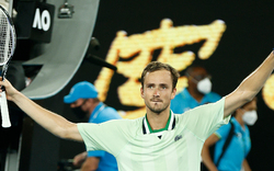 Halbfinale! Medwedew gewinnt irre Tennis-Schlacht