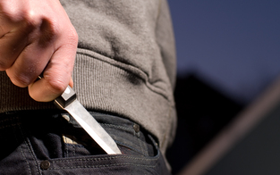 16-Jähriger zückt Messer