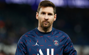 Messi erhielt Vatikan-Trikot mit Papst-Unterschrift