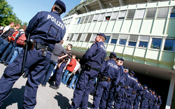 2.000 Polizisten bewachten Stadion
