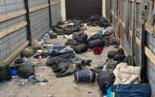 54 Flüchtlinge in Sattelanhänger gepfercht