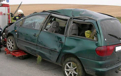 Räuber-Depp baut Unfall mit Fluchtauto