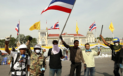Bangkok: Polizei öffnet Demonstranten die Tore