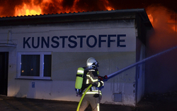 Großbrand in Kunststoff-Fabrik