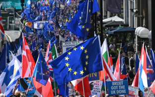 Tausende Brexit-Gegner demonstrieren für EU-Wiedereintritt