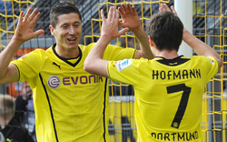 Dortmund bleibt nach Gala an der Spitze