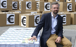 18 Mrd. Euro "Falschgeld" vor Parlament