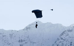 Skydiver springen über Mount-Everest ab