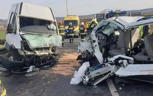 Mehrere Schwerverletzte bei Kleinbus-Kollision auf A5 in NÖ