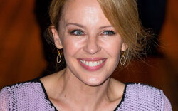 Kylie Minogue lächelt trotz Liebeskummer
