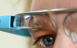 Frau mit  "Google Glass"-Brille in Bar attackiert