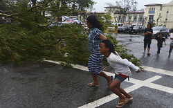 Rekord-Taifun "Haiyan" verwüstet Philippinen