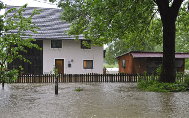 Hochwasser in Österreich - Zwei Vermisste 