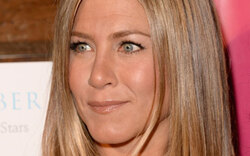 Aniston: Stinksauer auf Brad Pitt