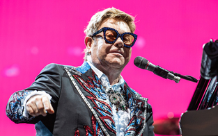 So können Sie bei Elton Johns legendärer Oscar-Party dabei sein