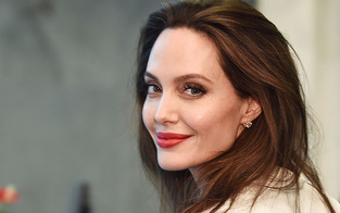 Angelina Jolie mit The Weeknd erwischt