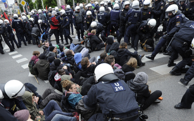 Randale und Verletzte bei Demos in Wien