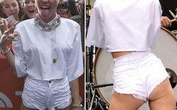 Miley Cyrus zeigt uns wieder ihren halbnackten Po