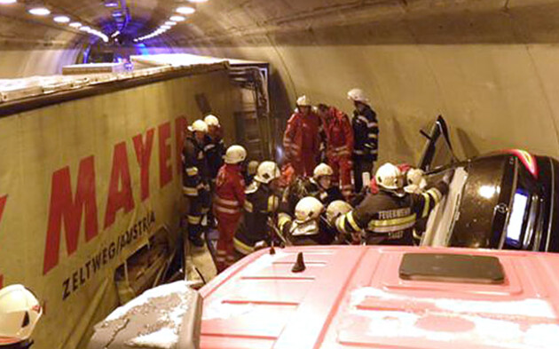 Massencrash im Herzogbergtunnel 