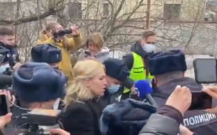 Nawalnys Ärztin von russischer Polizei verhaftet