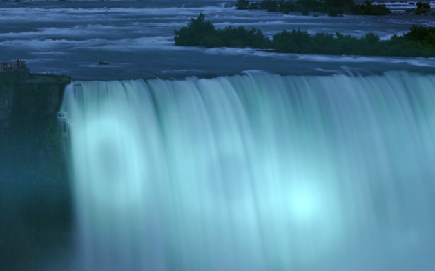 Royal Baby: Niagarafälle strahlen in Blau