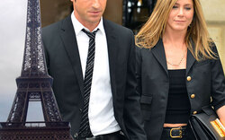 Aniston & Theroux: Hand in Hand durch Paris